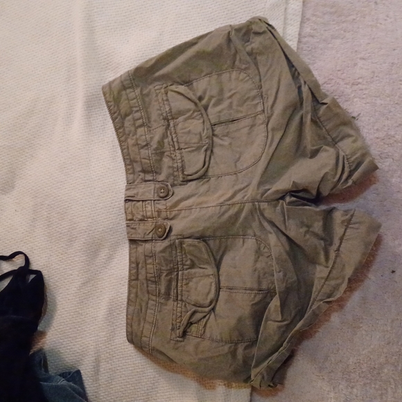 Shorts - Picture 3 of 3